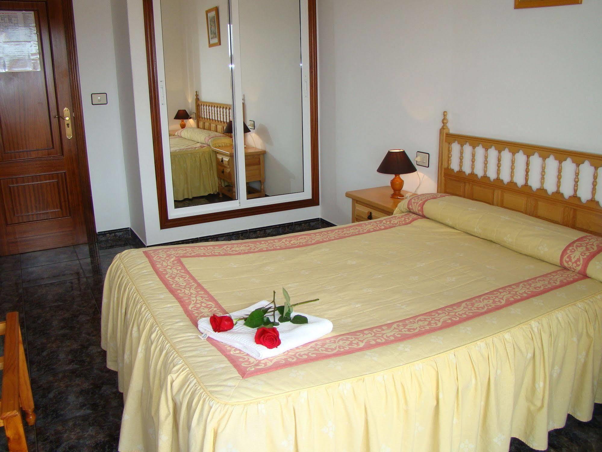 Hostal San Roque Portonovo Bagian luar foto